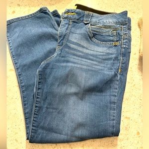Democracy stretch denim capris